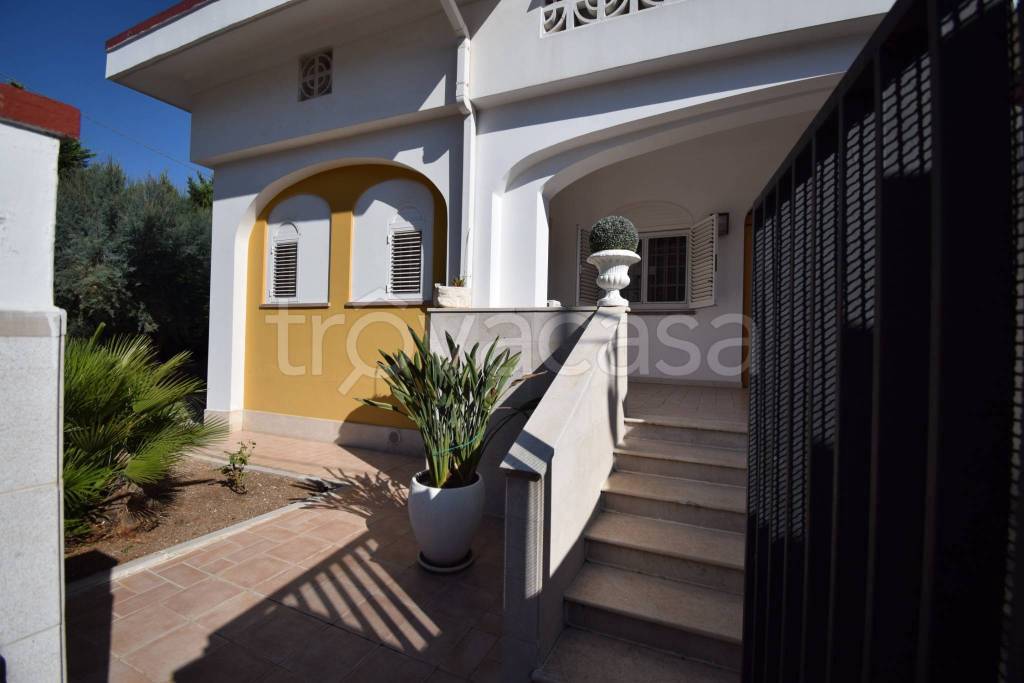 casa indipendente in vendita ad Adelfia in zona Canneto