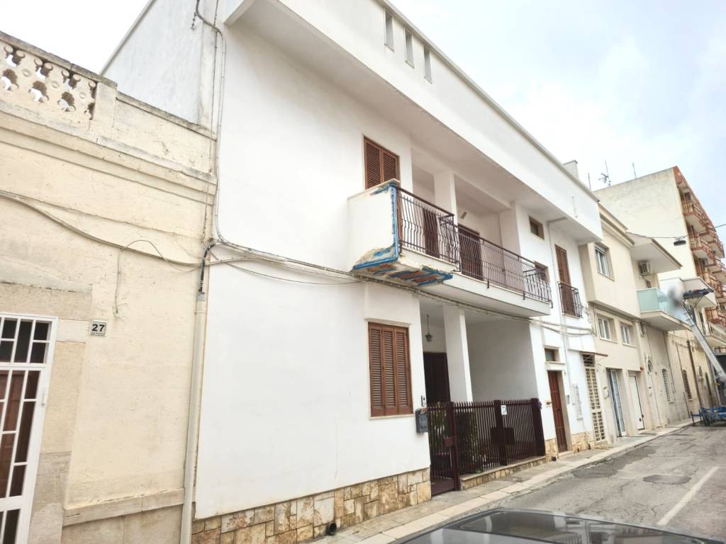 casa indipendente in vendita ad Adelfia in zona Canneto