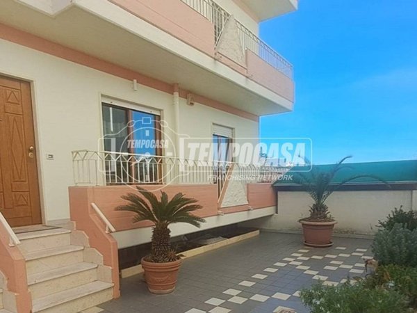 appartamento in vendita ad Adelfia in zona Canneto