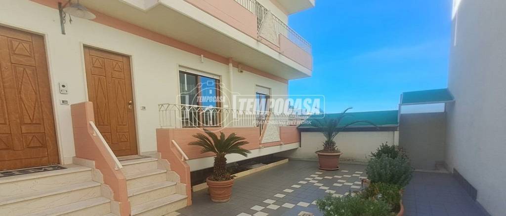 casa indipendente in vendita ad Adelfia in zona Canneto