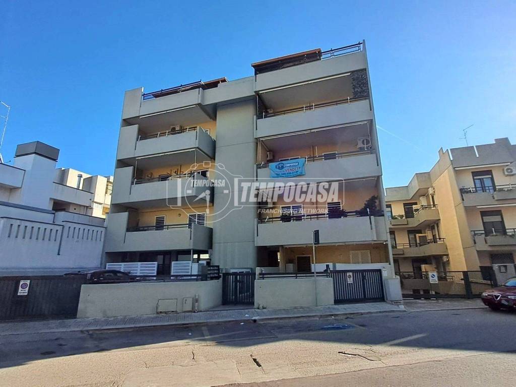 appartamento in vendita ad Adelfia in zona Canneto