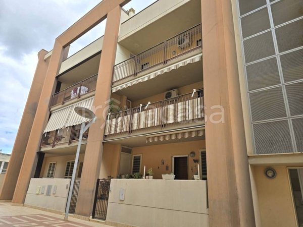 appartamento in vendita ad Adelfia in zona Canneto