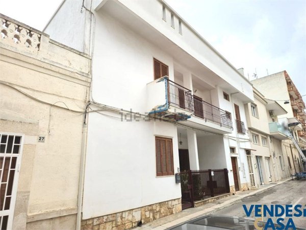 casa indipendente in vendita ad Adelfia in zona Canneto