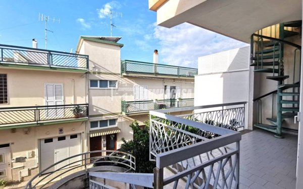 casa indipendente in vendita ad Adelfia in zona Canneto