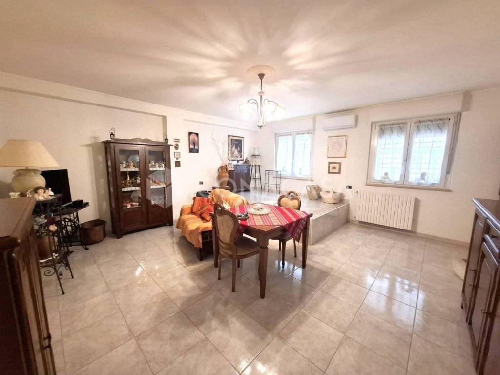 casa indipendente in vendita ad Adelfia in zona Canneto