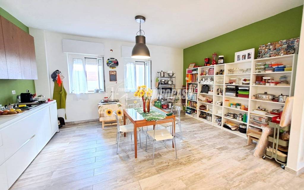 appartamento in vendita ad Adelfia