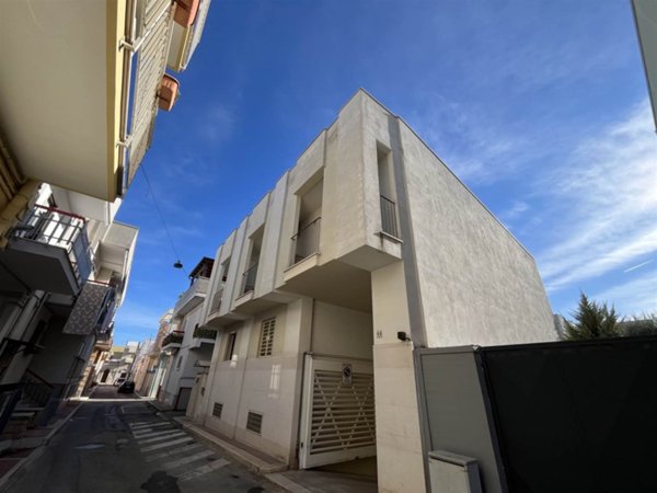 appartamento in vendita ad Adelfia in zona Canneto