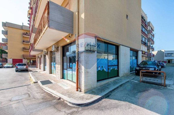 locale commerciale in vendita ad Adelfia