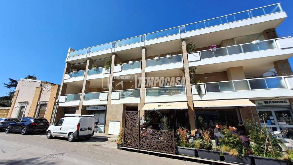 appartamento in vendita ad Adelfia in zona Canneto
