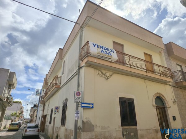casa indipendente in vendita ad Adelfia in zona Canneto