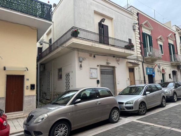 negozio in vendita ad Adelfia