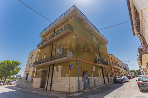 casa indipendente in vendita ad Adelfia in zona Canneto