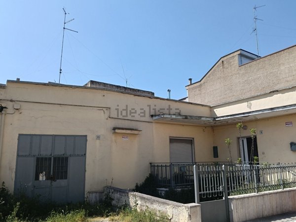 casa indipendente in vendita ad Adelfia in zona Canneto