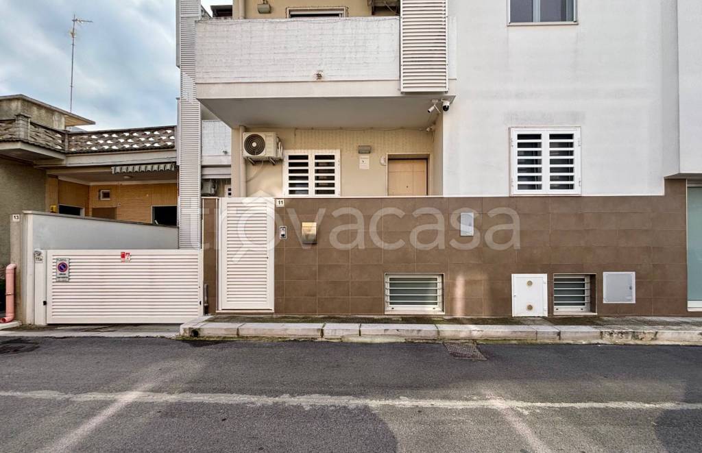 appartamento in vendita ad Adelfia in zona Canneto