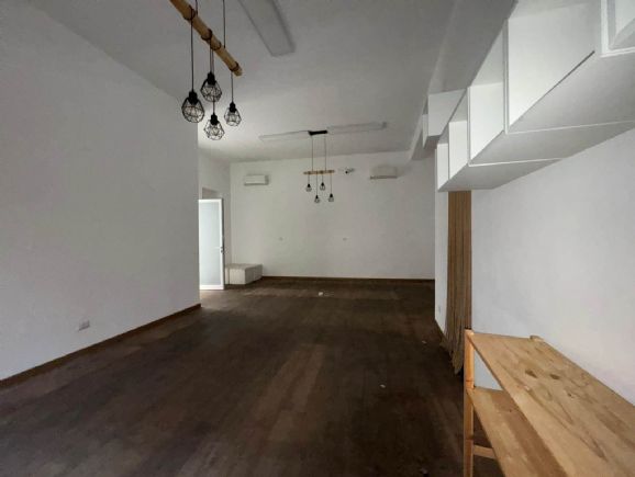 locale commerciale in vendita ad Adelfia in zona Canneto