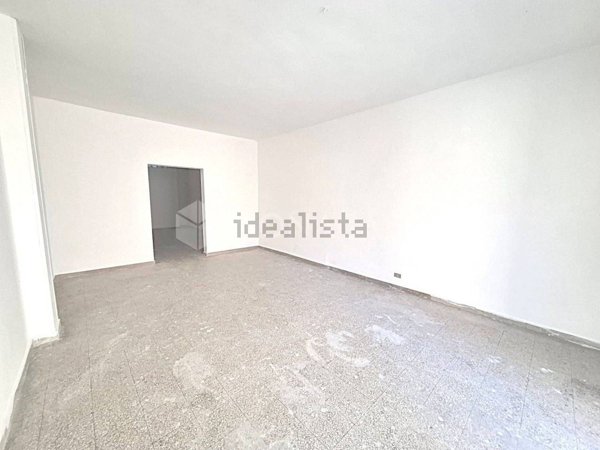 locale commerciale in vendita ad Adelfia