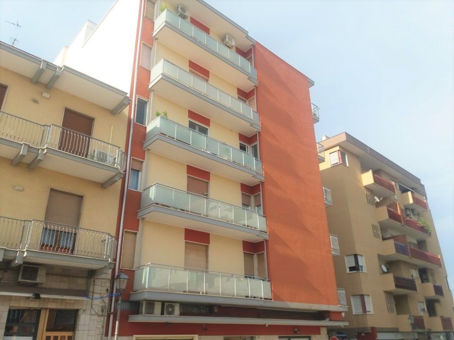 appartamento in vendita ad Adelfia in zona Canneto