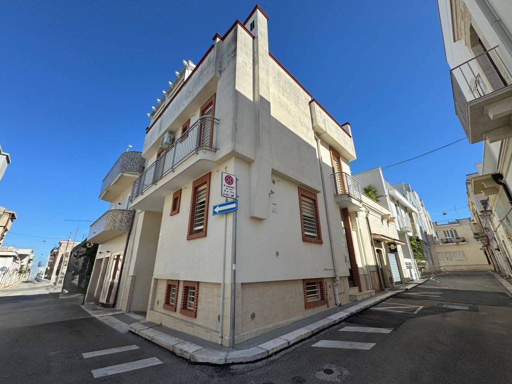 casa indipendente in vendita ad Adelfia