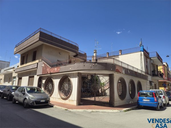 casa indipendente in vendita ad Adelfia in zona Canneto