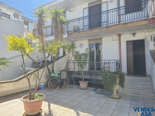 casa indipendente in vendita ad Adelfia in zona Canneto