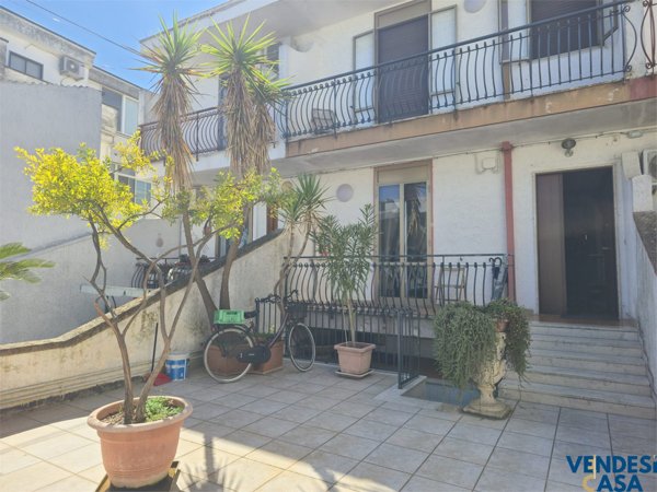 casa indipendente in vendita ad Adelfia in zona Canneto
