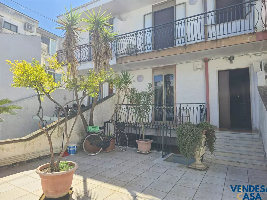 casa indipendente in vendita ad Adelfia in zona Canneto