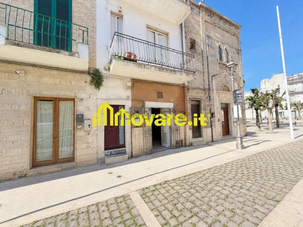 locale commerciale in vendita ad Adelfia in zona Canneto