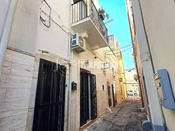 casa indipendente in vendita ad Adelfia in zona Canneto