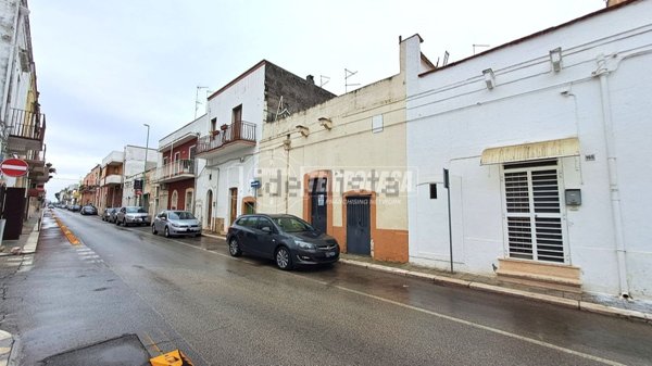 appartamento in vendita ad Adelfia in zona Canneto