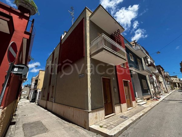 casa indipendente in vendita ad Adelfia in zona Canneto