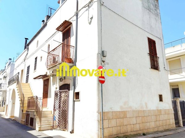 casa indipendente in vendita ad Adelfia in zona Canneto
