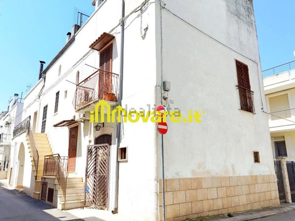 casa indipendente in vendita ad Adelfia in zona Canneto