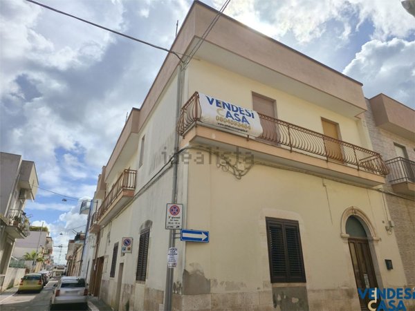 casa indipendente in vendita ad Adelfia in zona Canneto