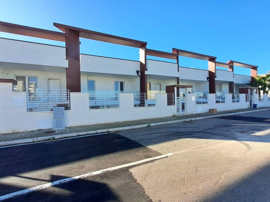 casa indipendente in vendita ad Adelfia in zona Canneto