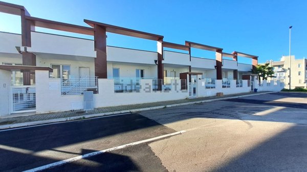 casa indipendente in vendita ad Adelfia in zona Canneto