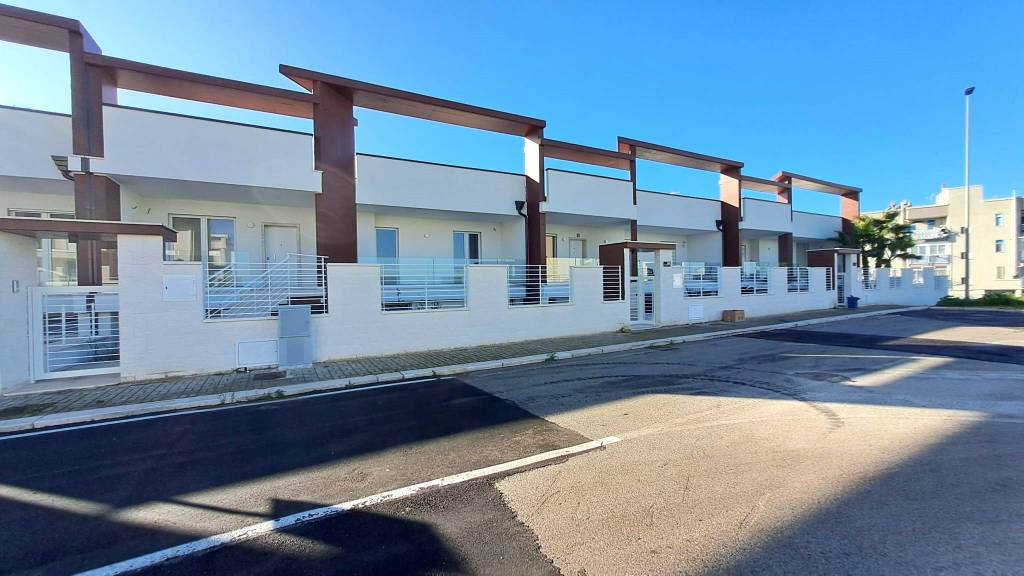 casa indipendente in vendita ad Adelfia in zona Canneto