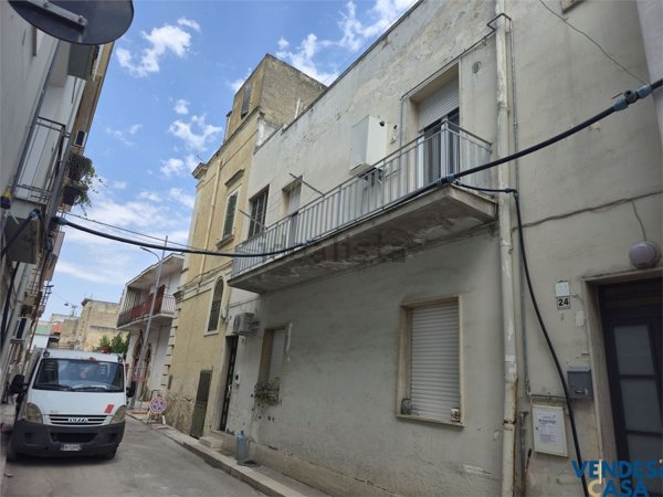 casa indipendente in vendita ad Adelfia in zona Canneto