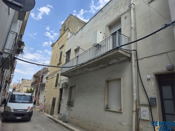 casa indipendente in vendita ad Adelfia in zona Canneto