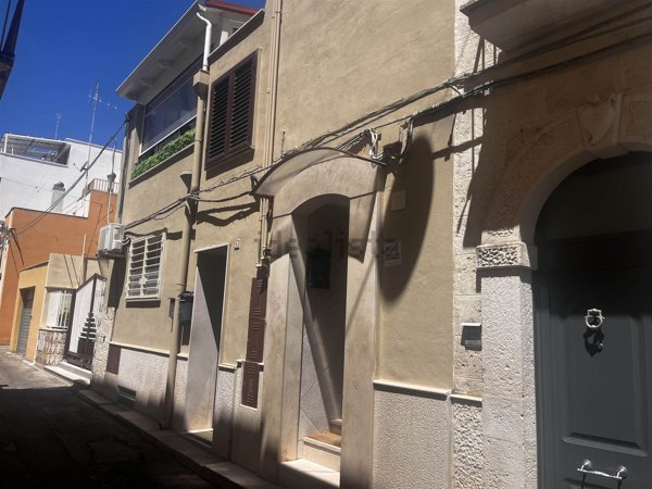 appartamento in vendita ad Adelfia in zona Canneto