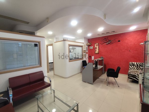 locale commerciale in vendita ad Adelfia in zona Canneto
