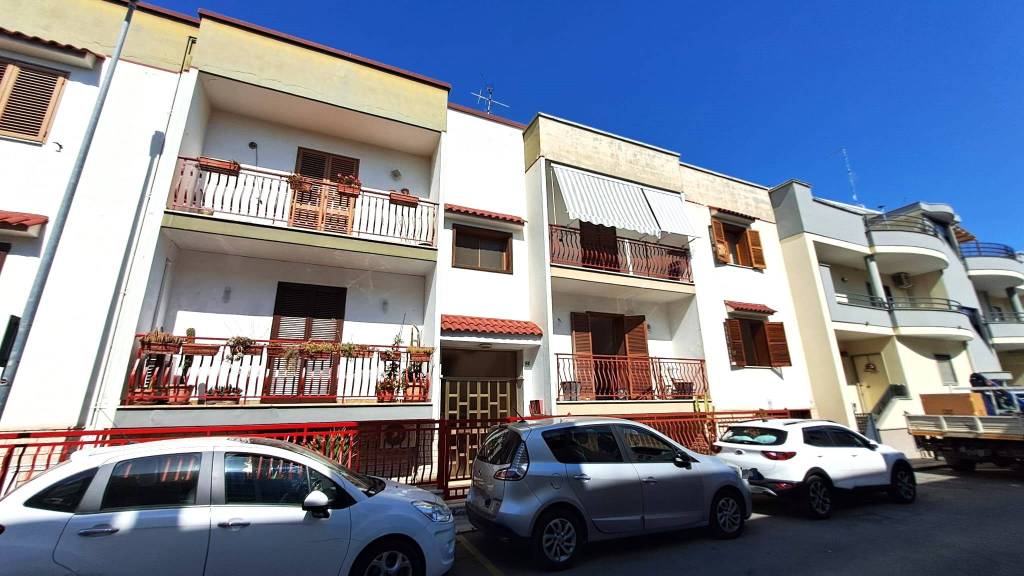 appartamento in vendita ad Adelfia in zona Canneto