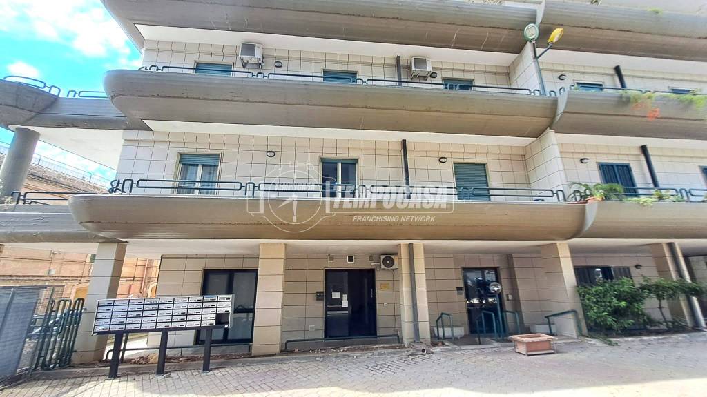 appartamento in vendita ad Adelfia in zona Canneto