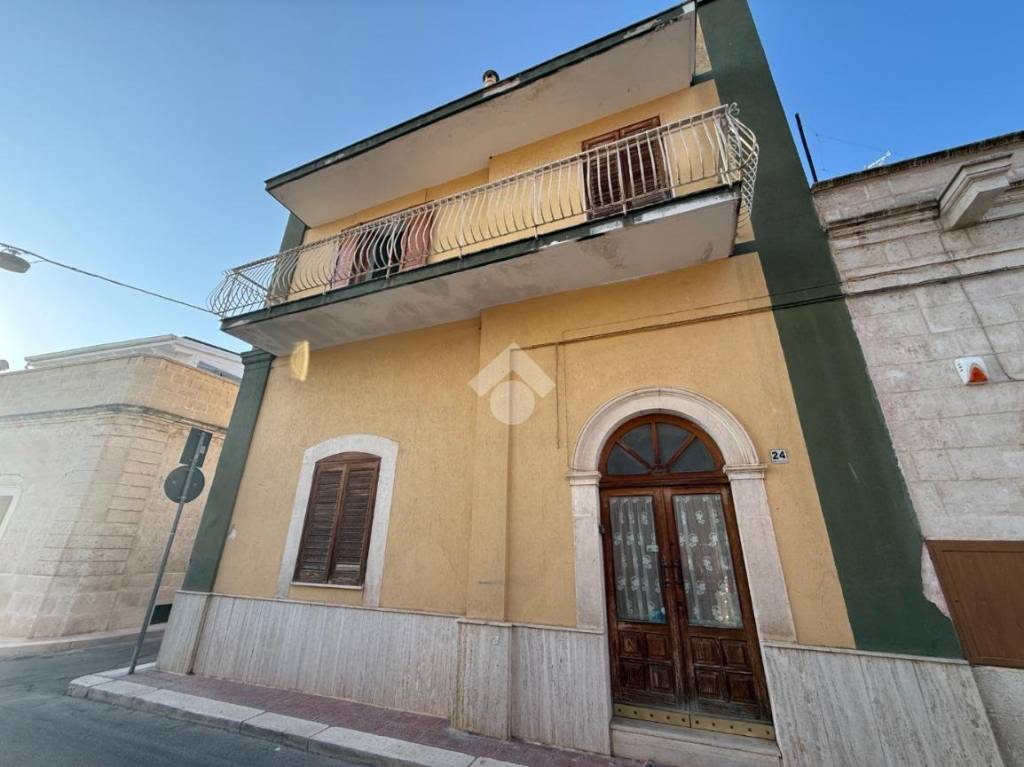 casa indipendente in vendita ad Adelfia in zona Canneto