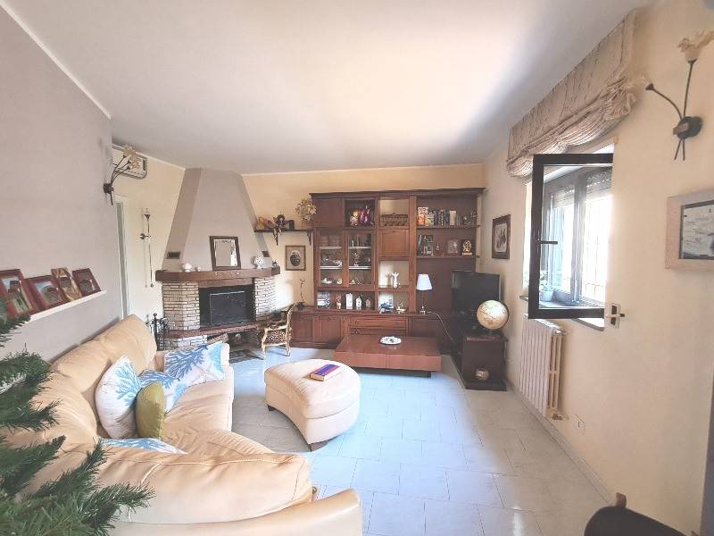 appartamento in vendita ad Adelfia in zona Canneto