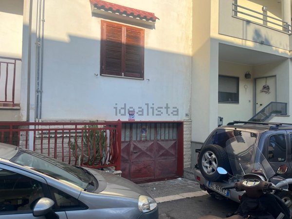 casa semindipendente in vendita ad Adelfia in zona Canneto
