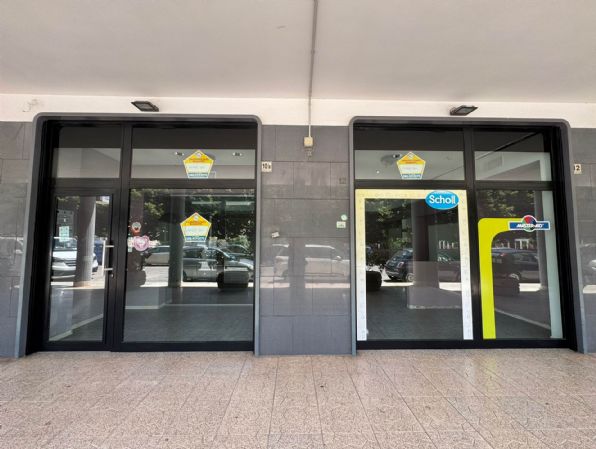 locale commerciale in vendita ad Adelfia in zona Canneto