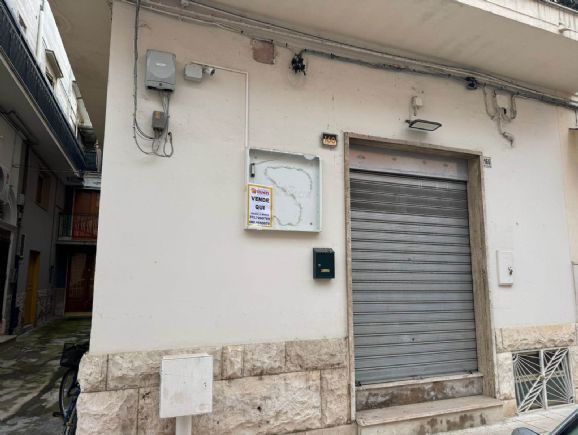 locale commerciale in vendita ad Adelfia in zona Canneto