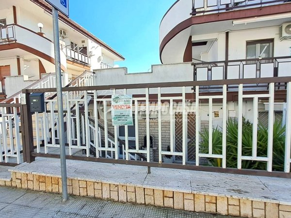 appartamento in vendita ad Adelfia in zona Canneto