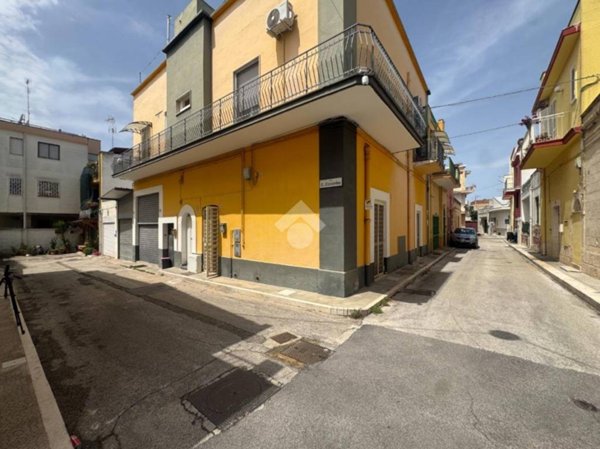 appartamento in vendita ad Adelfia in zona Canneto