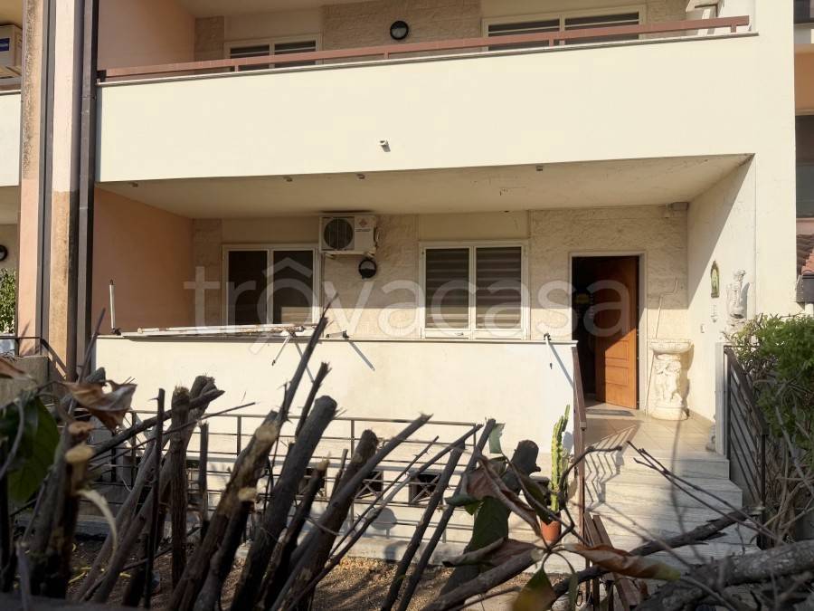 casa indipendente in vendita ad Adelfia in zona Canneto